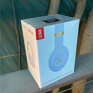 Beats Studio3 Wireless Headphones - White
